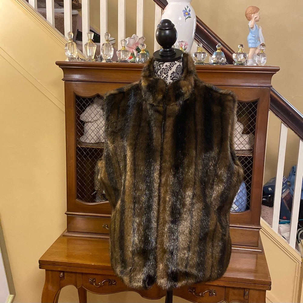 Cejon Faux Fur Mink Vest.  Mint Condition.